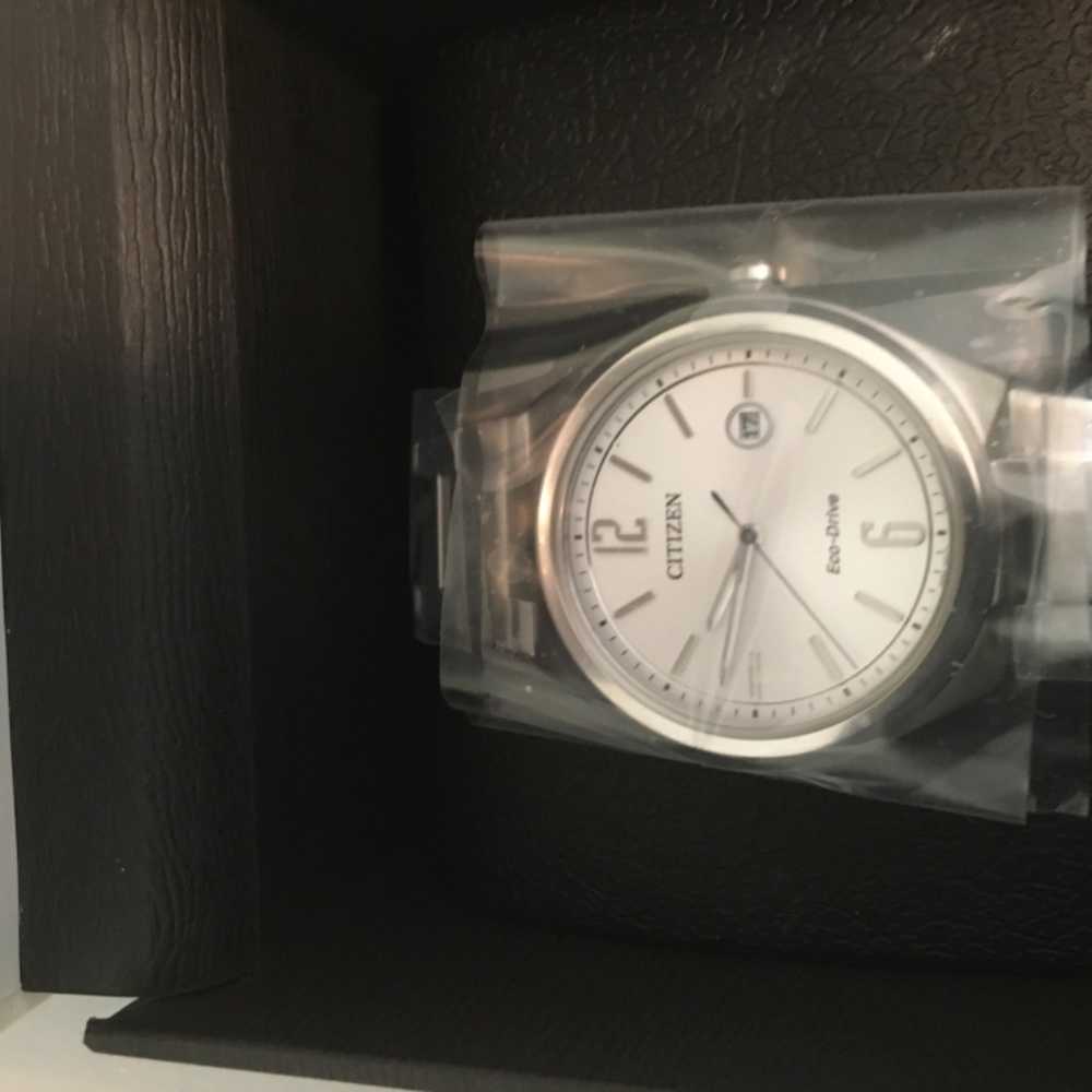 Watch - Picture 2 of 3